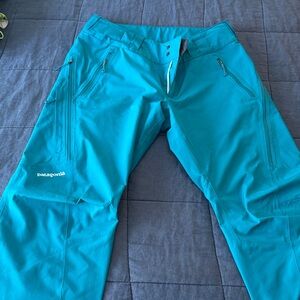 Patagonia Women's Blue Cargo ski Pants